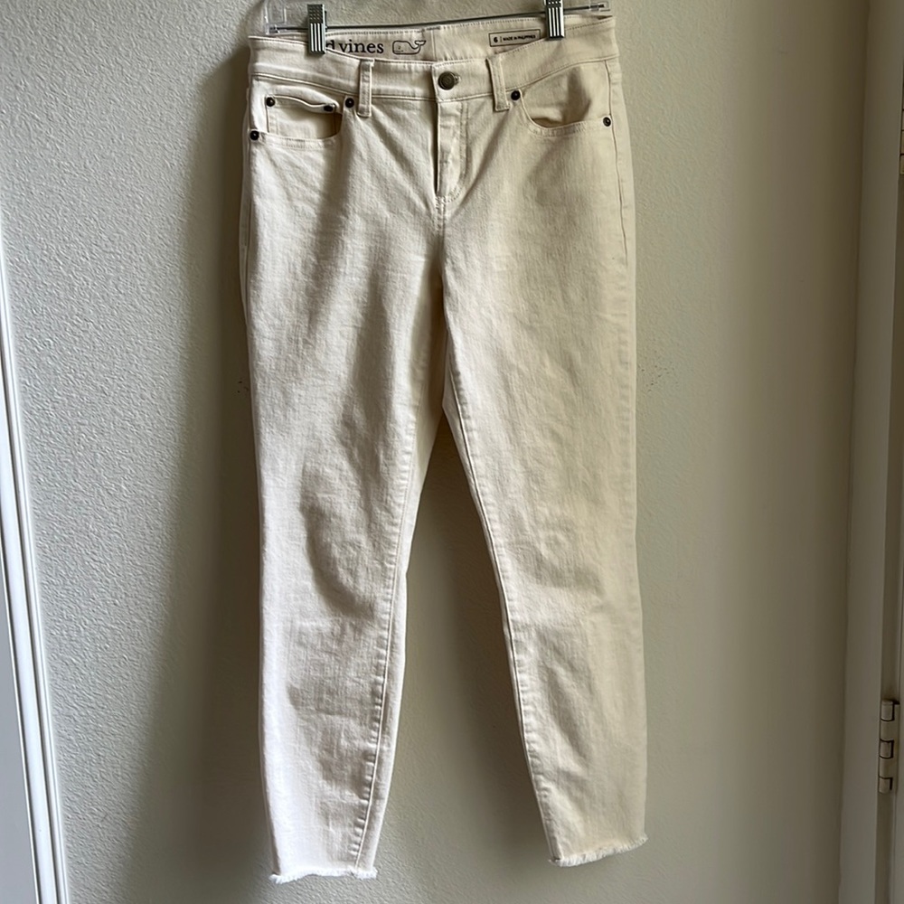 Vineyard Vine Raw Hem 5 Pocket Skinny Denim. Cream color. Size 6